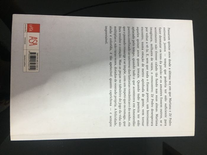 Vendo livro "Romance em Amesterdão" de Tiago Rebelo