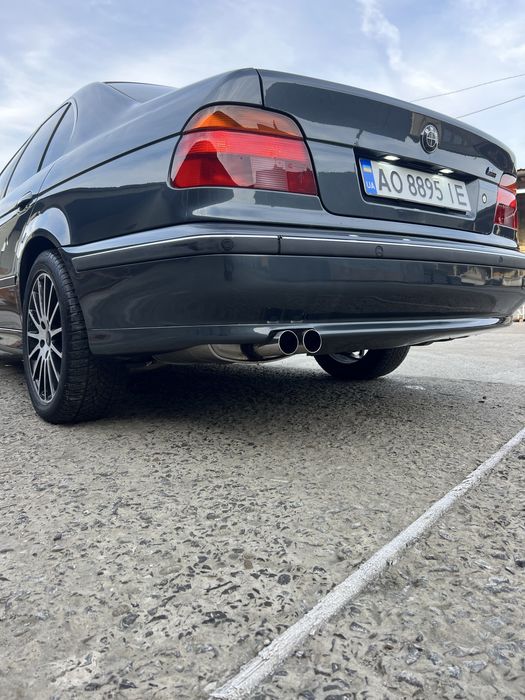 Продам BMW хорошому стані газ бензин, автомат