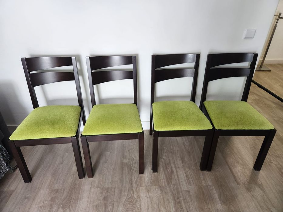 Mesa extensível com 4 cadeiras