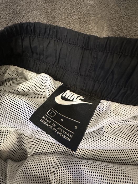 Нейлонові штани Nike