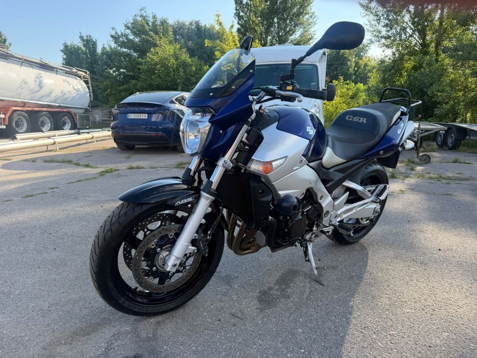Продам мотоцикл SUZUKI GSR 600 A