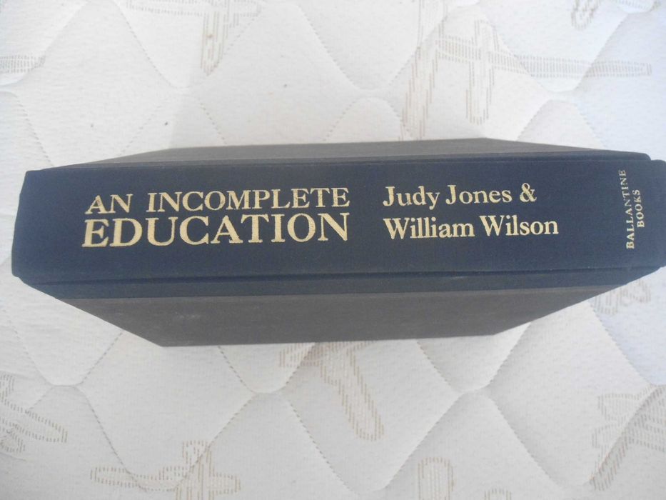 An Incomplete Education por Judy Jones e William Wilson