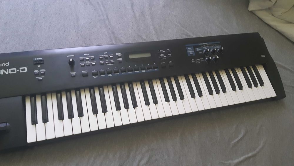Roland Juno D - syntezator + pokrowiec + oryginalny zasilacz