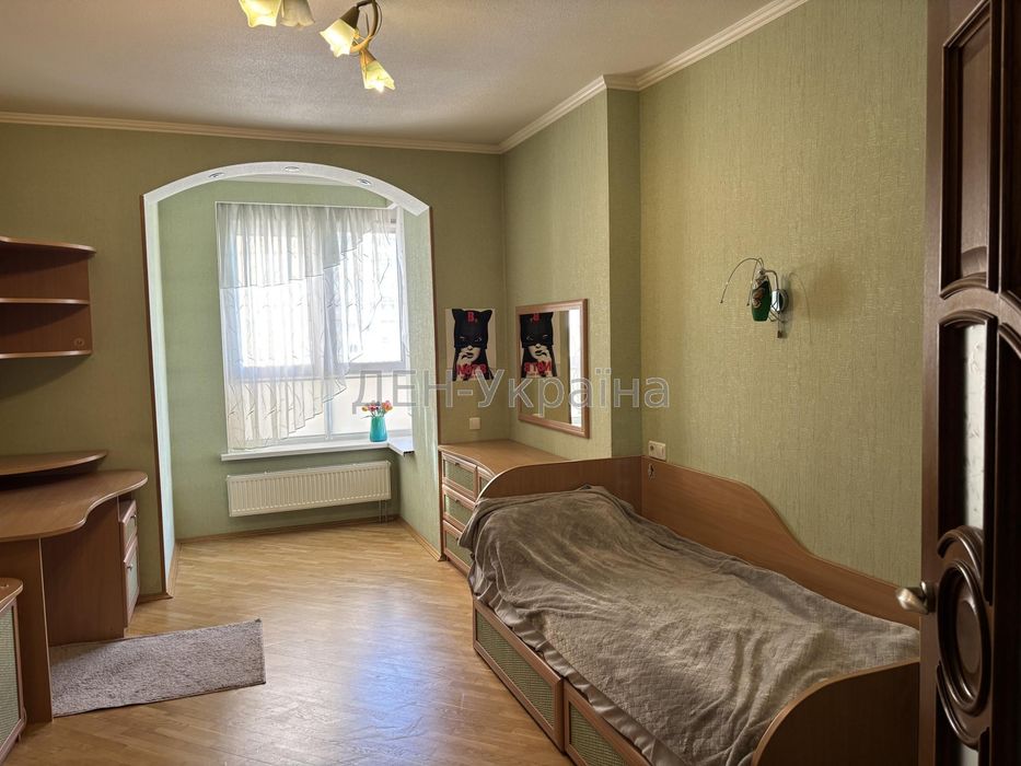 Академмістечко. 3 кімнатна квартира на пр. Палладіна 18/30