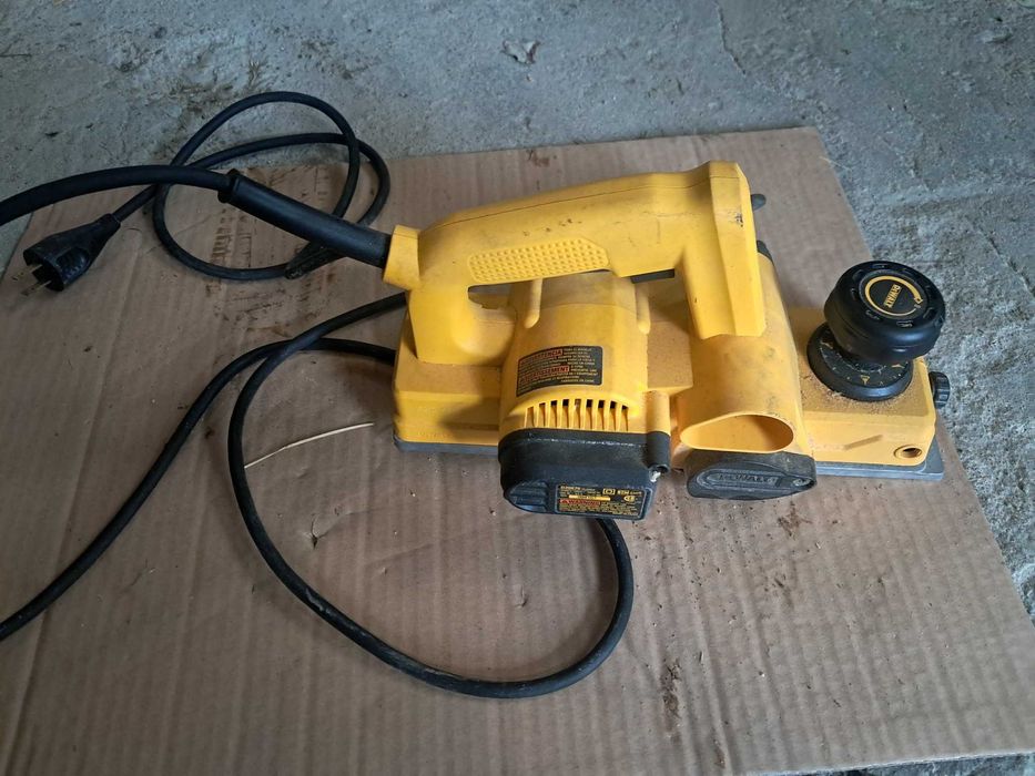 Strug elektryczny DeWalt D26676