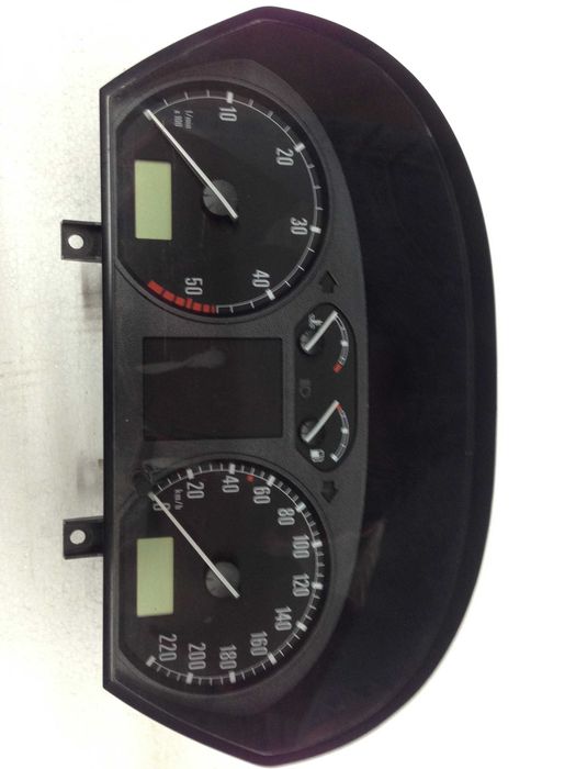 Приборная панель на Skoda Fabia 1