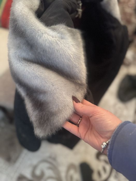 Шуба каракуль жіноча чорна 50 р.