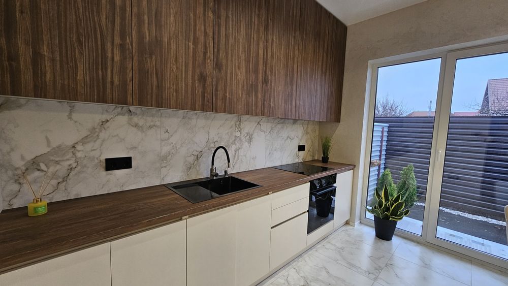 Таунхаус з ремонтом! Заселятися можна! Центр!