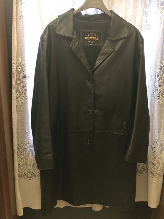 Casaco em pele de marca e bom estado