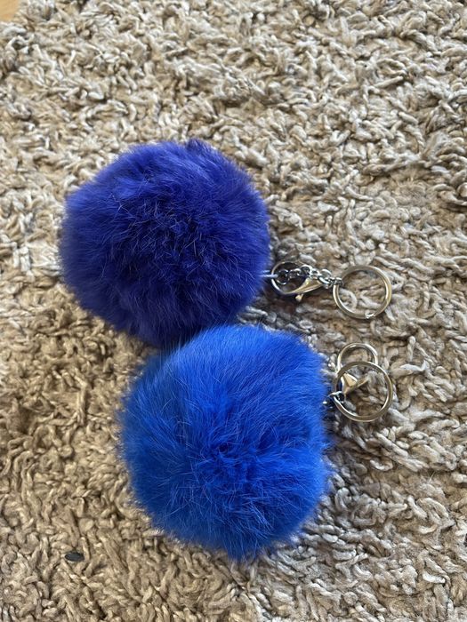 Futrzane breloki pompony