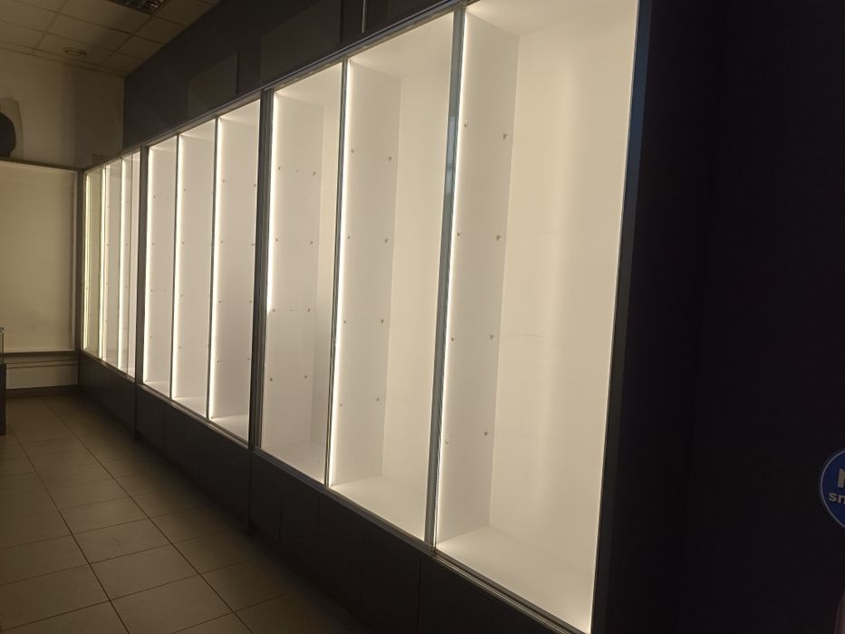 Продам вітрини рецепшн