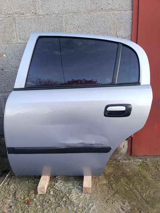 Задні двері Опель Астра G седан  права і ліва в зборі