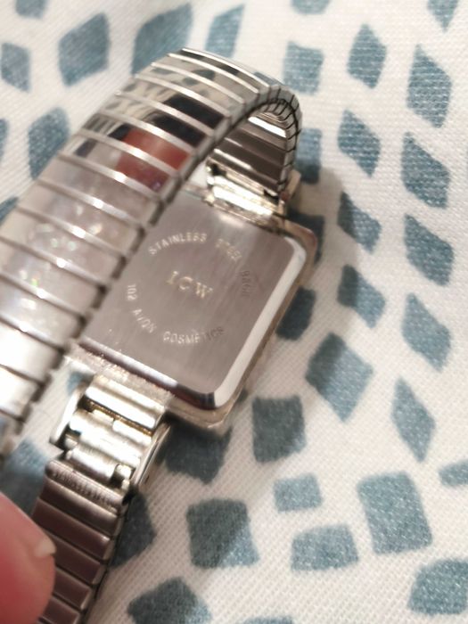 Relógio vintage deslumbrante em tom dourado da Lorus