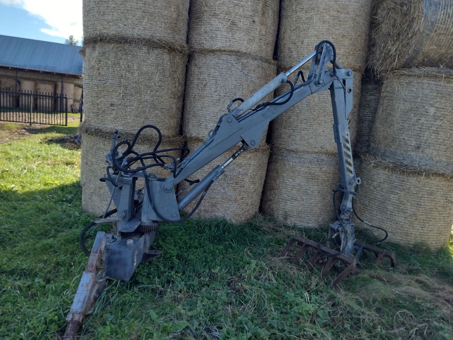 Słoma  i siano w belach troll wał łąkowy