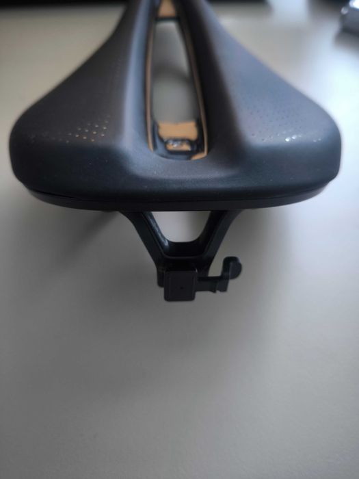 Siodełko Rowerowe - Bontrager VerseComp 135mm -  Komfortowe, Wycięte