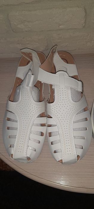 Сандалі,босоніжки,черевики,туфлі