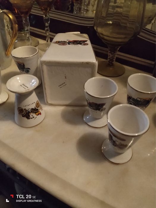 Garrafa com seis copinhos, Louçarte