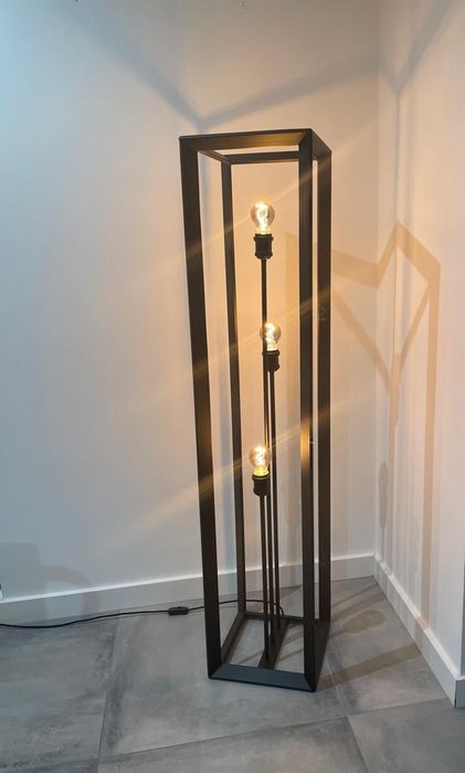 Lampa stojąca loft