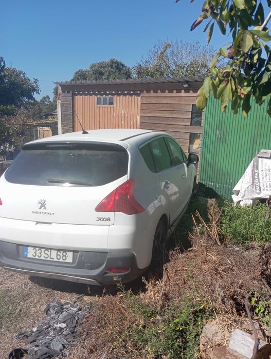 Peugeot 3008 híbrido batido