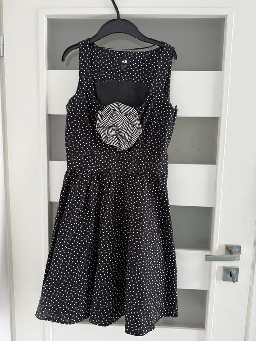 Sukienka w kropki H&M jak Emily w Paryżu