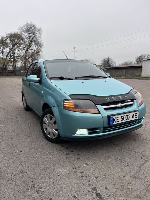 Продам Aveo, мотор в отличном состоянии, коробка переключается мягко и четко, газ бензин (газ вписан), новый радиатор основной, новый стартер, ходовая перебрана, свет отличный, кондиционер работает, Гур не воет. Поменяно грм с помпой два комплекта колес, хорошая музыка. Продаю по семейным обстоятельствам. Торг уместен. Машина каждый день на ходу. Любое переоформление машина на мне.