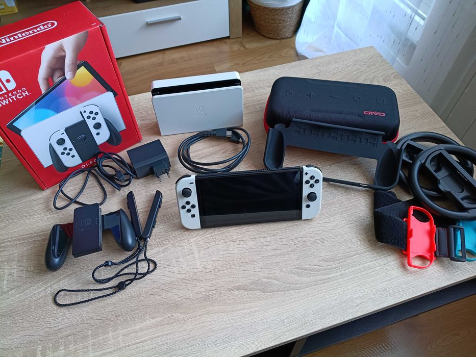Nintendo Switch OLED + Akcesoria