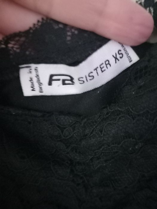 Top krótki koronkowy