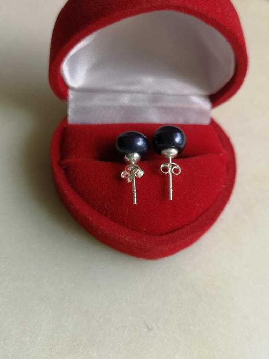 kolczyki z czarną perłą
