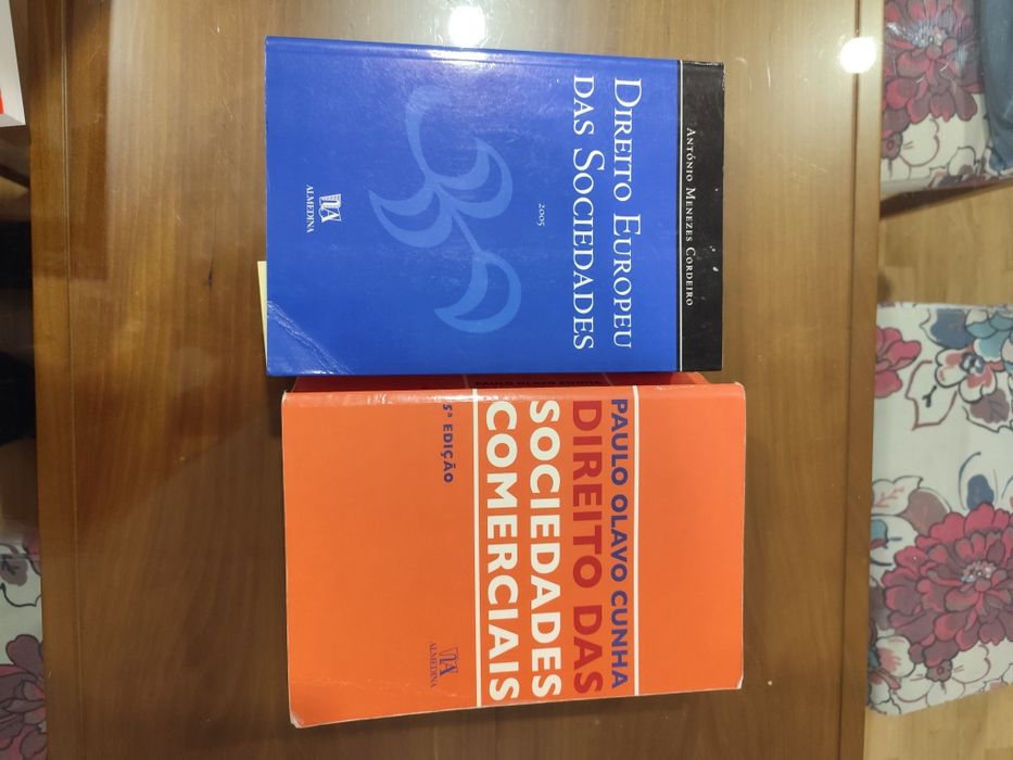 Vários livros direito