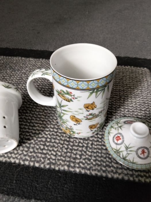 Chávena Oriental em Porcelana com Galos