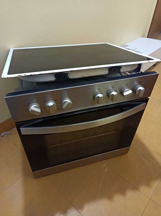 Placa de vitrocerâmica e forno da marca TEKA