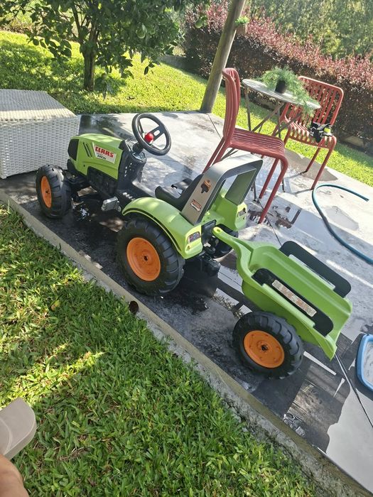 Trator de criança a pedal