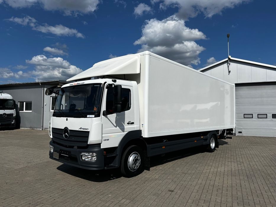 Mercedes-Benz ATEGO  1318 IZOTERMA KONTENER 8.20m Winda / Z Niemiec