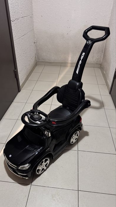 Дитяча машинкаа толокар