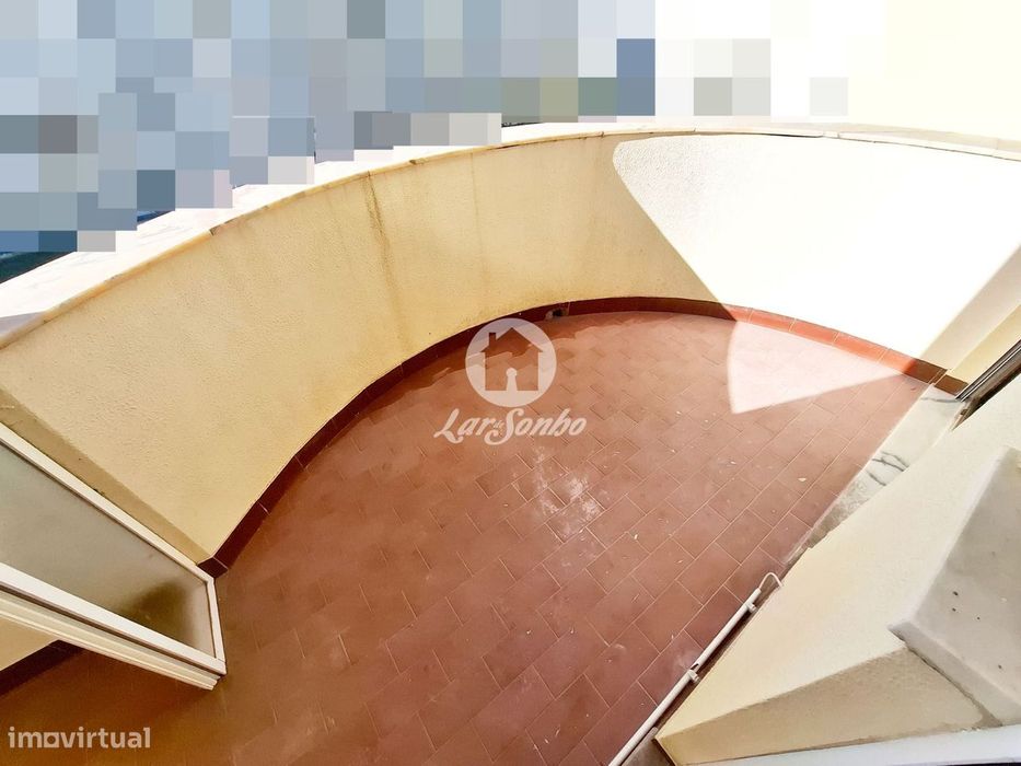 Apartamento T1 com terraço de 50m2 a 500m da praia da Amorosa, Vian...