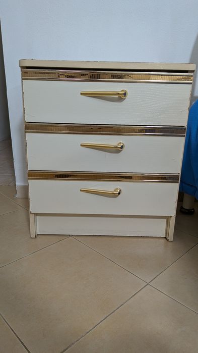 Quarto antigo completo