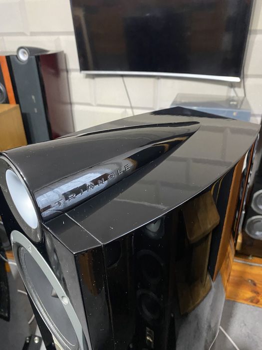 Triangle Genese Lyrr black piano