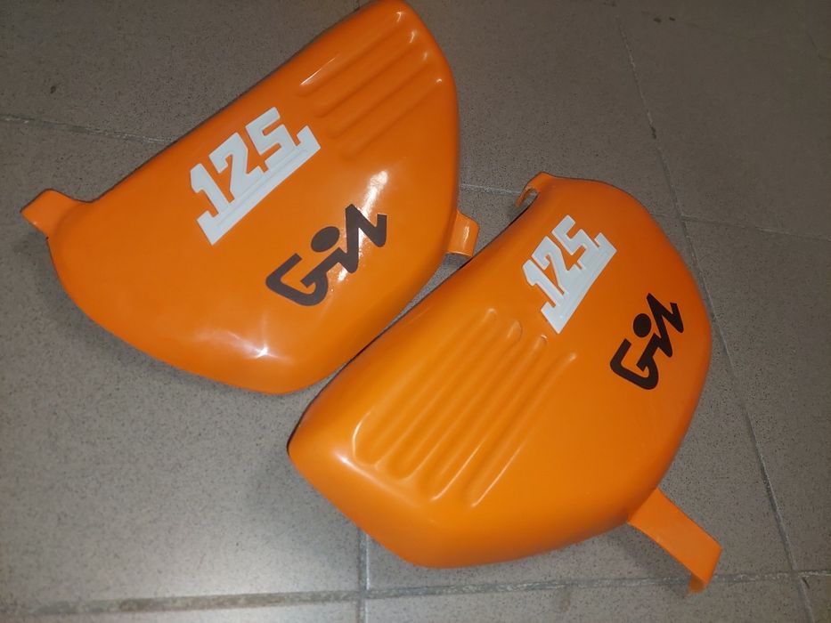 Fabrycznie nowe oslony boczne boczki rama wsk125 GIL tarki Pomarańczow