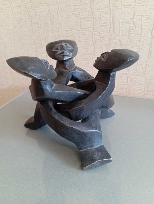 Африка, скульптура Единство, деревочерное