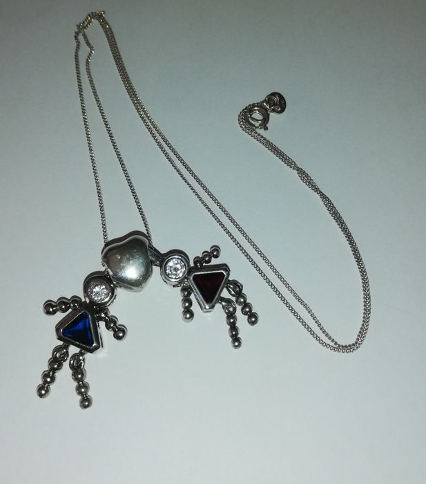 Fio em prata de lei com 2 meninas