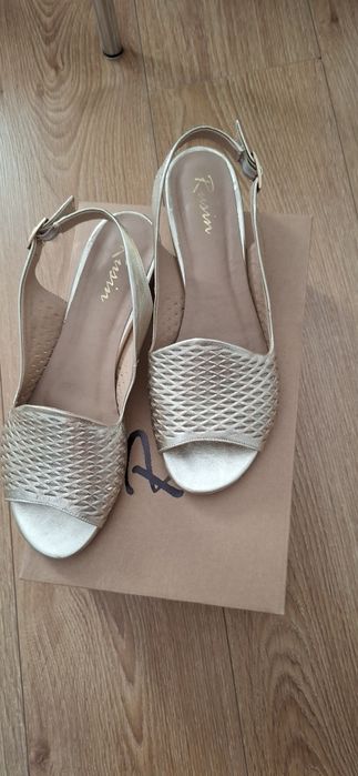 Sprzedam sandały damskie