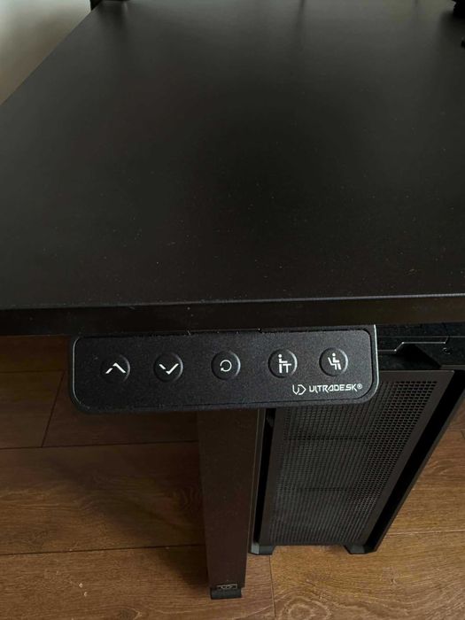 Biurko gamingowe Ultradesk UPLIFT 160 cm Czarne