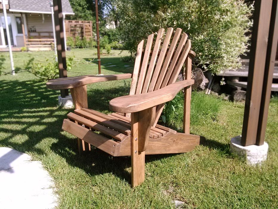 Дерев'яне крісло для аідпочинку Адірондак. Садові меблі.