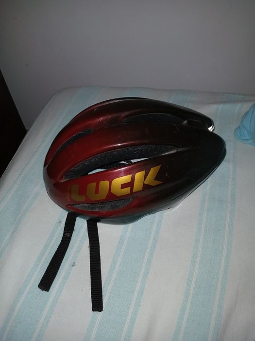 Vendu bicicleta usada é capacete. Linda!