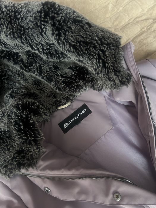 Куртка жіноча розмір м Alpine