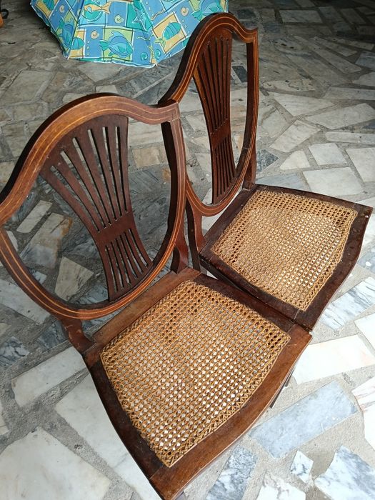 Cadeiras empalhadas
