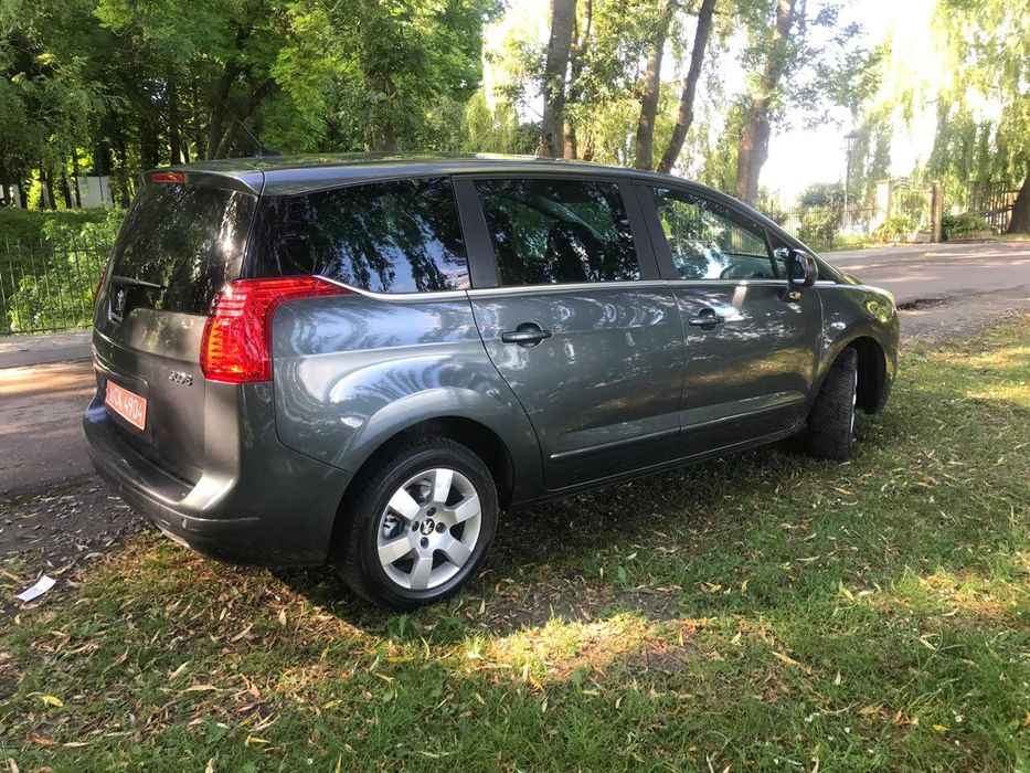 Пежо 5008 2014 року у відмінному стані