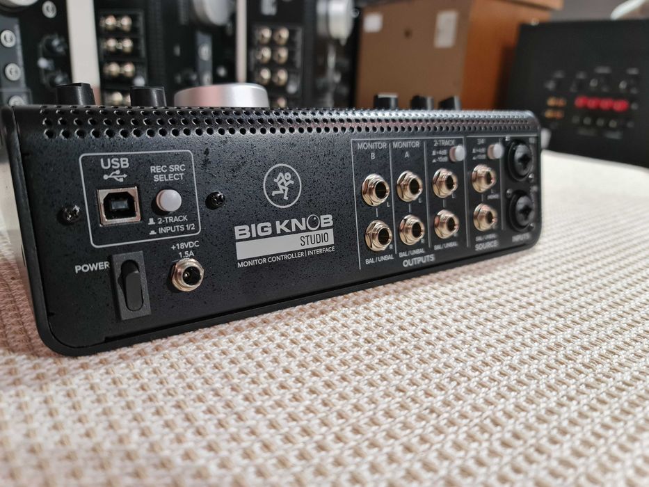 Mackie Big Knob Studio звукова карта