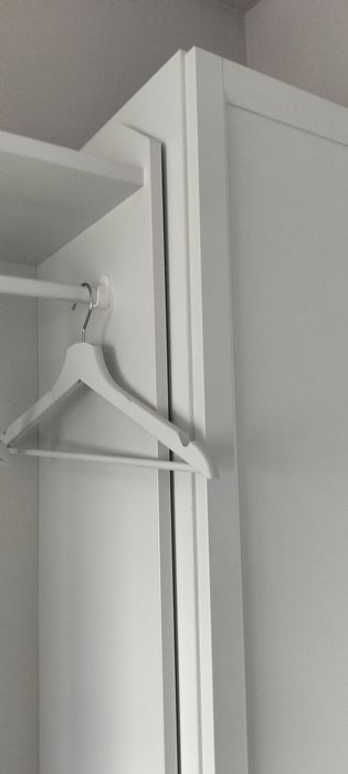 Hauga cabides com gavetas ótimo estado sem marcas