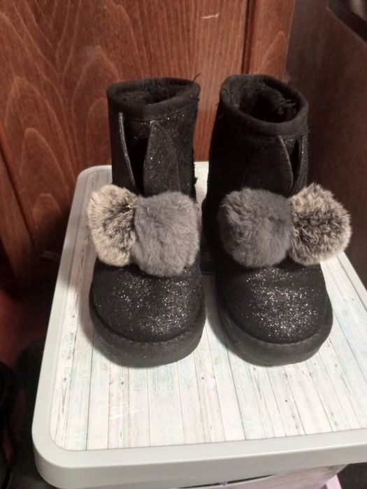 Угги на дівчинку